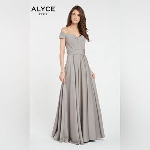 ALYCE PARIS #27123 Stretch Crepe Gown. Size 10